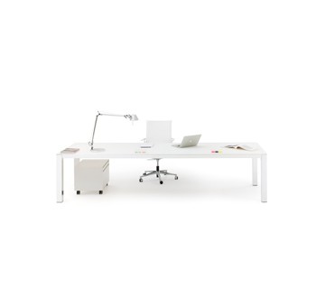 ICF-bevel-Manager-Desk-1_th